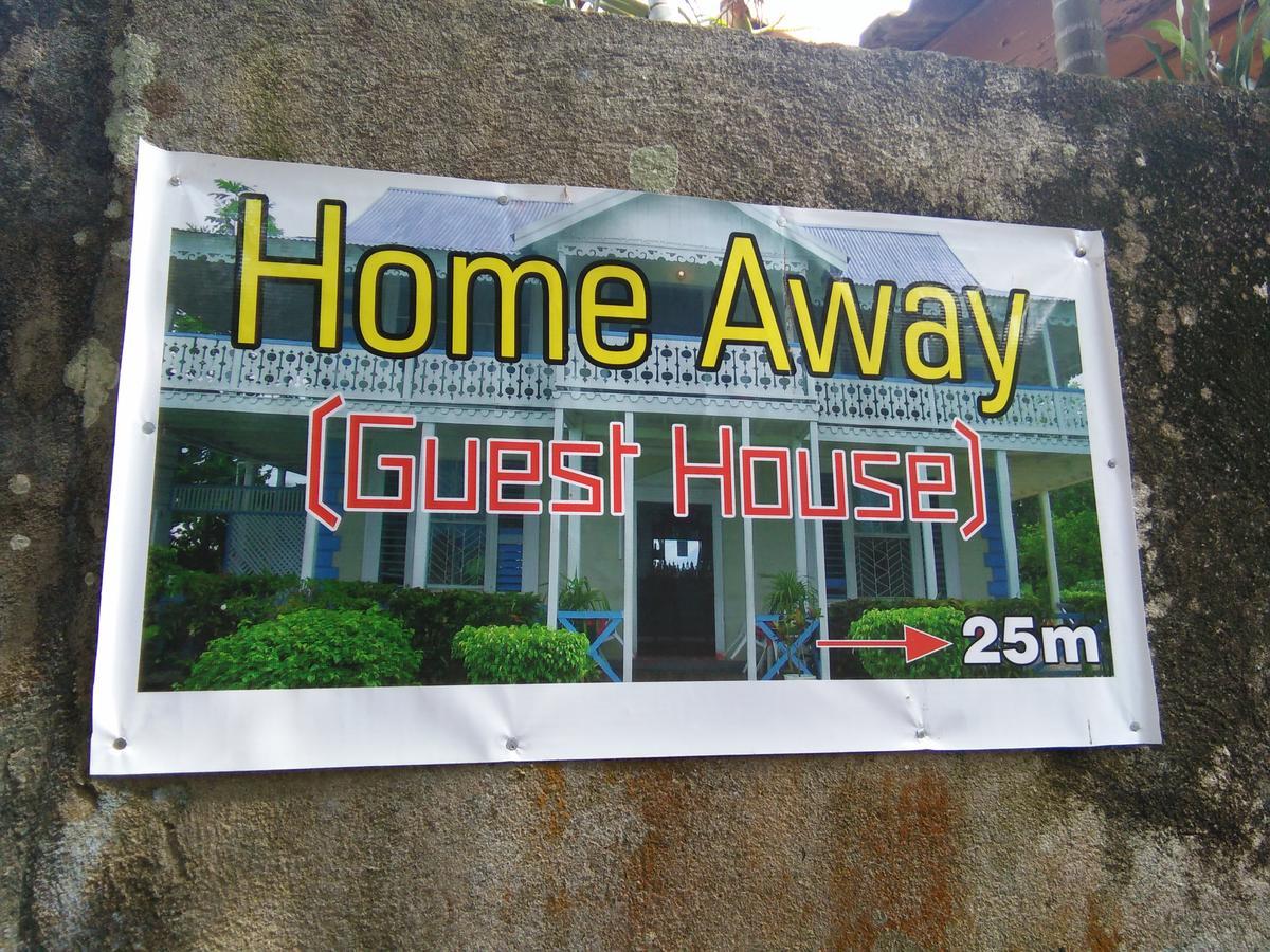 Home Away Guesthouse ฮิกคาดูวา ภายนอก รูปภาพ